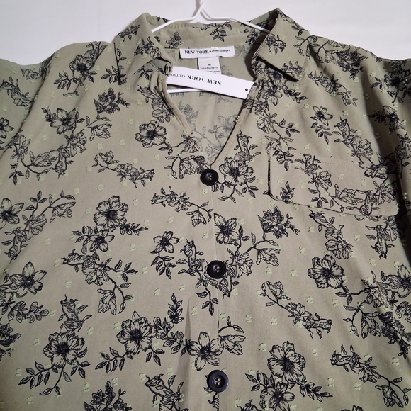 New York Clothing Company Floral Olive Green Print Button-Up Top Size M NWT - Picture 3 of 8